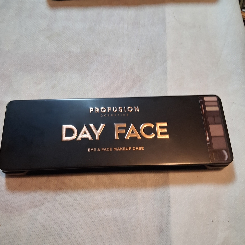 Profusion Day Face Makeup Case